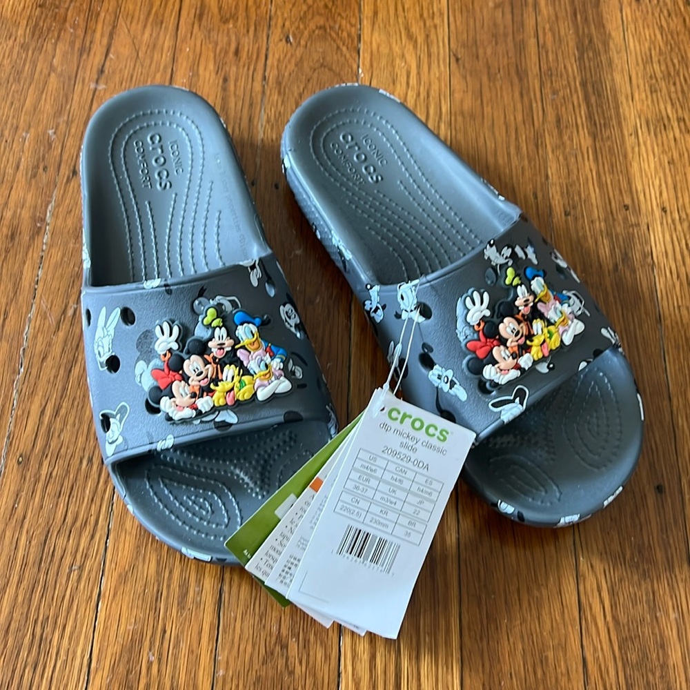 (M4/W6) Disney UNISEX
Mickey Mouse and Friends Slides for Adults by Crocs